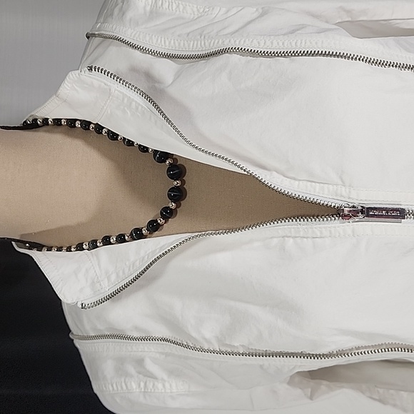 Michael Kors White Zippered Jacket. 10 - Picture 6 of 16